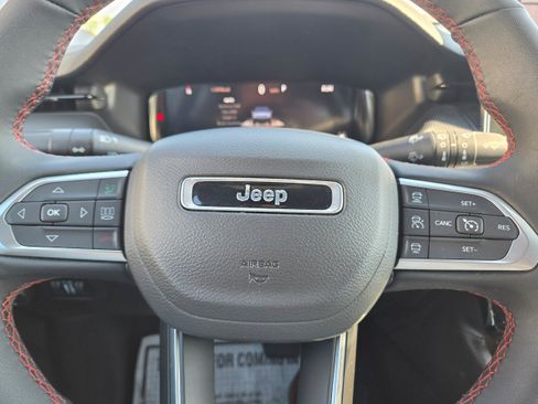 Used 2025 Jeep Compass Trailhawk w/ Trailhawk Elite Group AWD/4WD image 14