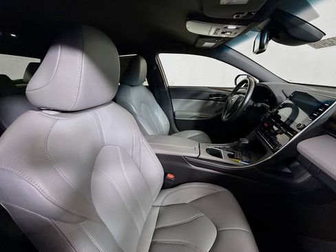 Used 2021 Toyota Avalon XLE image 27