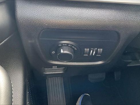 Used 2024 Jeep Grand Cherokee Laredo X image 34