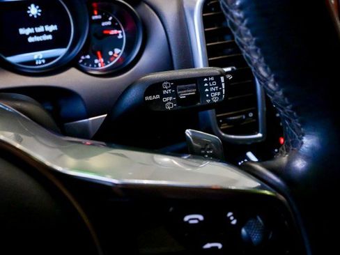 Used 2016 Porsche Cayenne image 38