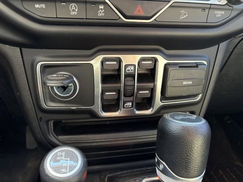 Used 2021 Jeep Wrangler Unlimited Sport image 25