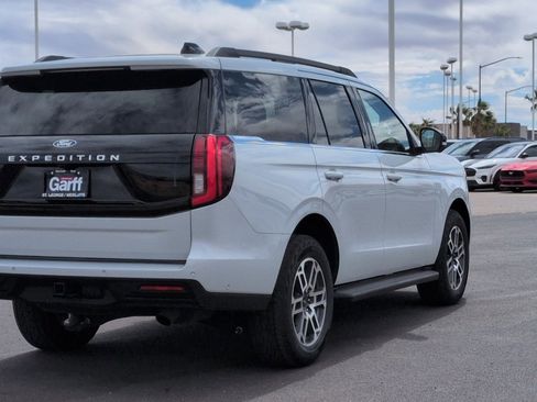 Used 2025 Ford Expedition Active AWD/4WD image 3