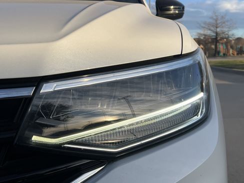 Certified 2022 Volkswagen Tiguan SE R-Line image 6