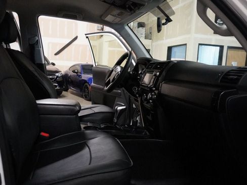 Used 2017 Toyota 4Runner TRD Off-Road AWD/4WD image 13