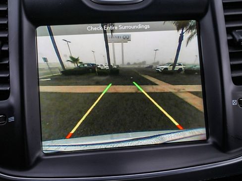 Used 2018 Chrysler 300 Limited image 22