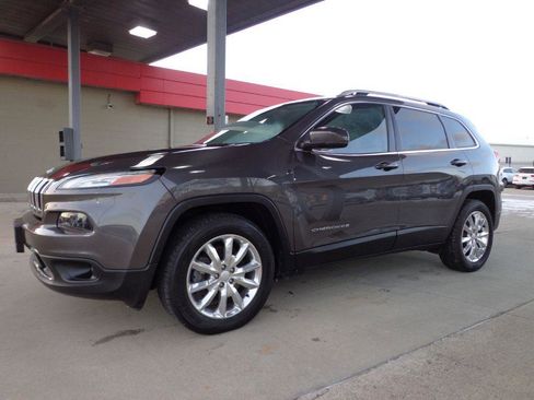 Used 2017 Jeep Cherokee Limited image 1