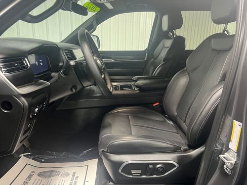 Used 2022 Jeep Wagoneer Series III w/ Flexible Seating Group image 4