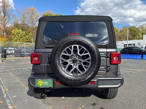 Used 2024 Jeep Wrangler Sahara image 20