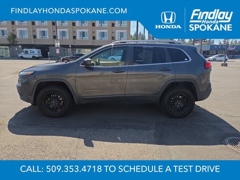 Used 2016 Jeep Cherokee Limited AWD/4WD image 2
