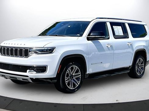 Used 2024 Jeep Wagoneer L Series II w/ Flexible Seating Group AWD/4WD image 4