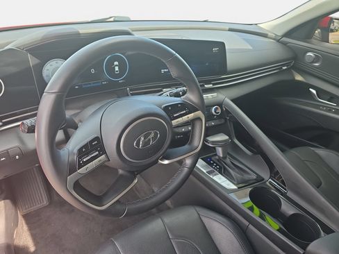 Used 2022 Hyundai Elantra Limited FWD image 15