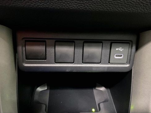 Used 2024 Toyota Corolla Cross AWD Hybrid w/ Moonroof Package image 33