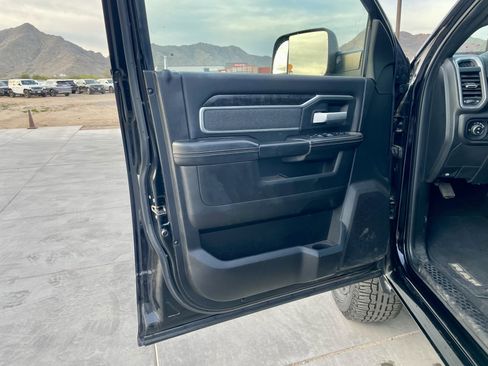 Used 2019 RAM 2500 Big Horn w/ Black Appearance Package image 13