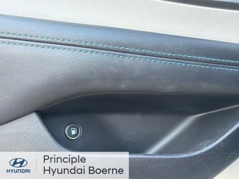 Used 2021 Chrysler Pacifica Touring-L FWD image 18