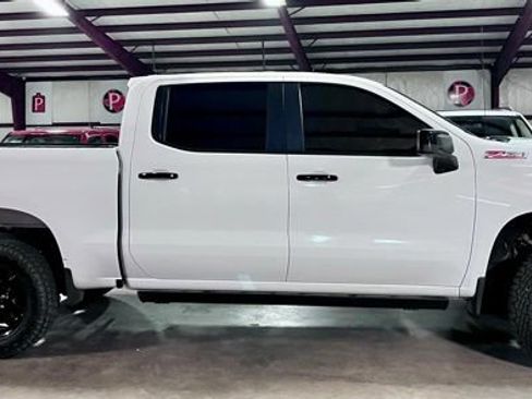 Used 2020 Chevrolet Silverado 1500 LT Trail Boss w/ Convenience Package AWD/4WD image 2