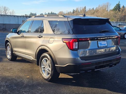 Used 2025 Ford Explorer Active image 7