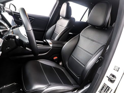 Certified 2025 Mercedes-Benz GLC 300 image 18