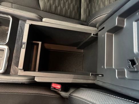 Used 2022 Nissan Pathfinder SV image 29