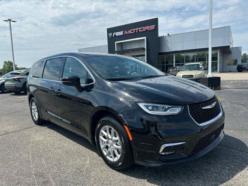 Used 2026 Chrysler Pacifica Select FWD image 1