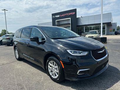 Used 2026 Chrysler Pacifica Select