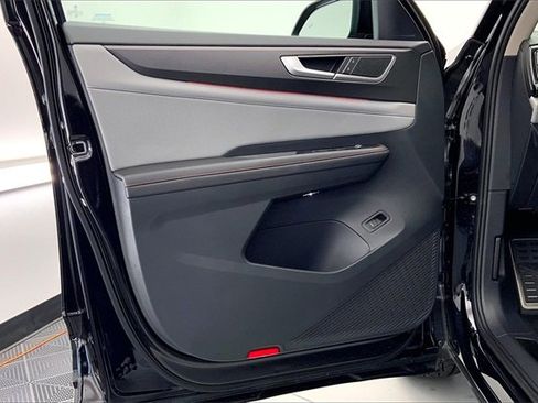 Certified 2025 Volkswagen Atlas Peak Edition SE image 23