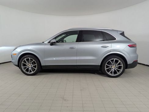 Certified 2023 Porsche Cayenne Platinum Edition image 2
