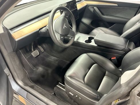 Certified 2023 Tesla Model Y AWD image 9