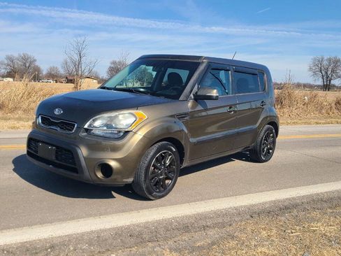 Used 2012 Kia Soul + image 1