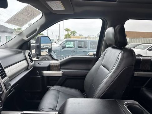 Used 2019 Ford F250 Lariat w/ Lariat Ultimate Package AWD/4WD image 35