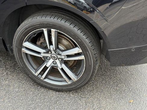 Used 2019 Volvo XC60 T6 Momentum w/ Premium Package image 8