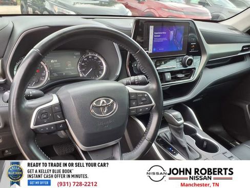 Used 2023 Toyota Highlander XLE image 6