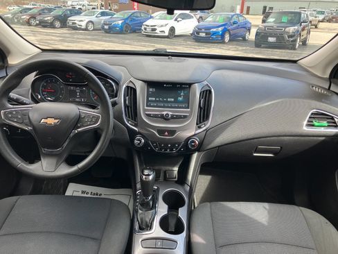 Used 2017 Chevrolet Cruze LT w/ Convenience Package image 17