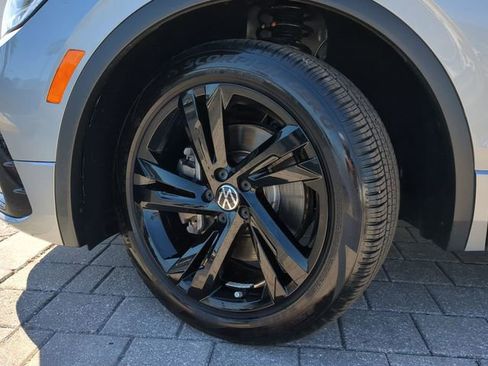 Certified 2024 Volkswagen Tiguan SE R-Line image 33