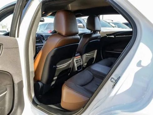 Used 2019 Chrysler 300 Limited RWD image 45