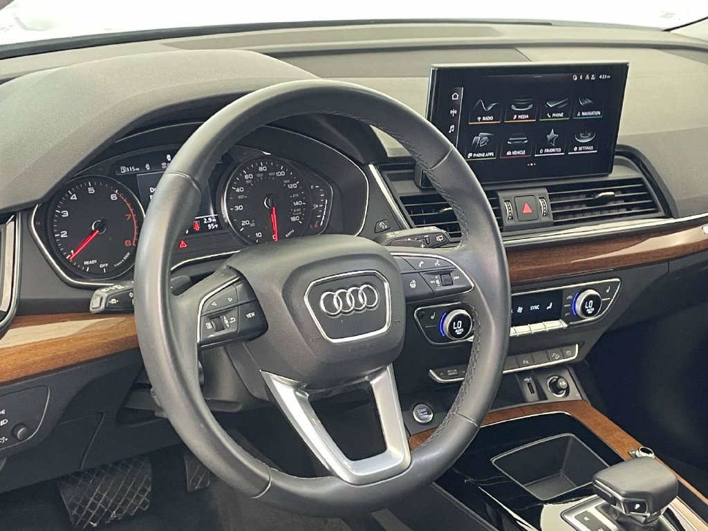 Used 2023 Audi Q5 2.0T Premium w/ Convenience Package AWD/4WD image 4