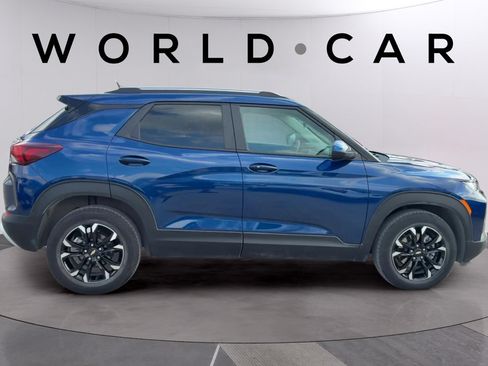 Used 2023 Chevrolet TrailBlazer LT FWD image 2