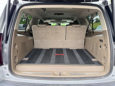 Used 2019 Chevrolet Suburban LT AWD/4WD image 9
