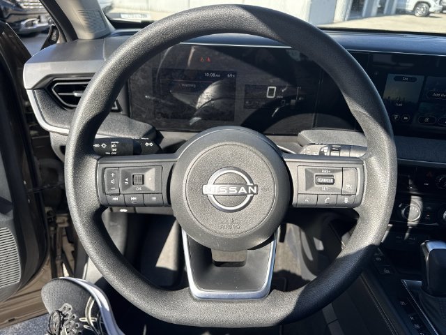 Used 2025 Nissan Kicks SV AWD/4WD image 11