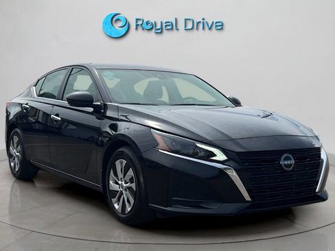 Used 2024 Nissan Altima 2.5 S image 8