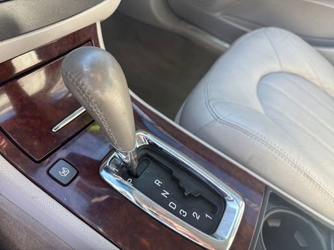 Used 2010 Buick Lucerne CXL image 28