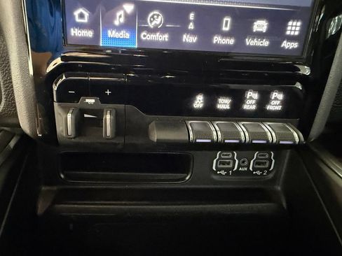 Used 2024 RAM 1500 Laramie AWD/4WD image 53