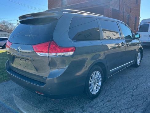 Used 2012 Toyota Sienna XLE w/ Premium Pkg image 8