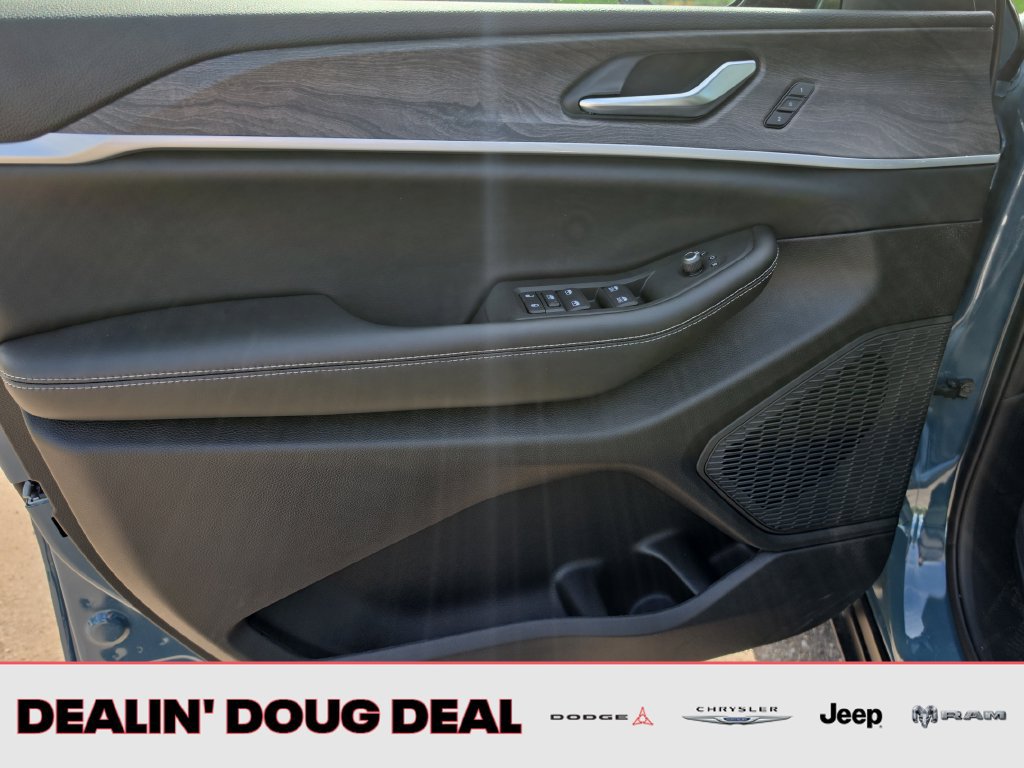 New 2027 Jeep Grand Cherokee Limited AWD/4WD image 10