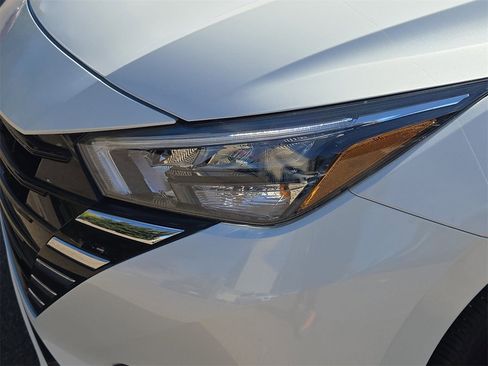 Used 2025 Nissan Versa SV w/ Trunk Package image 14