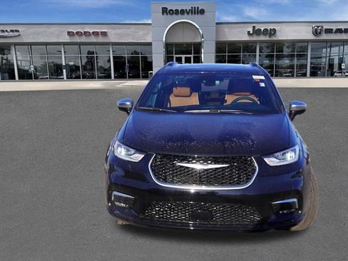 New 2026 Chrysler Pacifica Pinnacle w/ Trailer Tow Group image 8