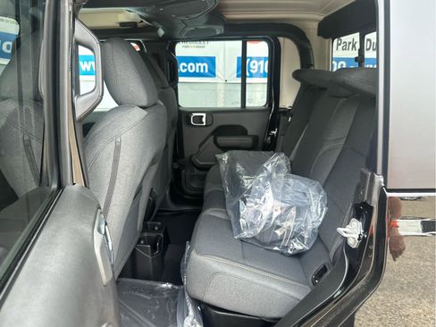 New 2025 Jeep Gladiator Sport image 49