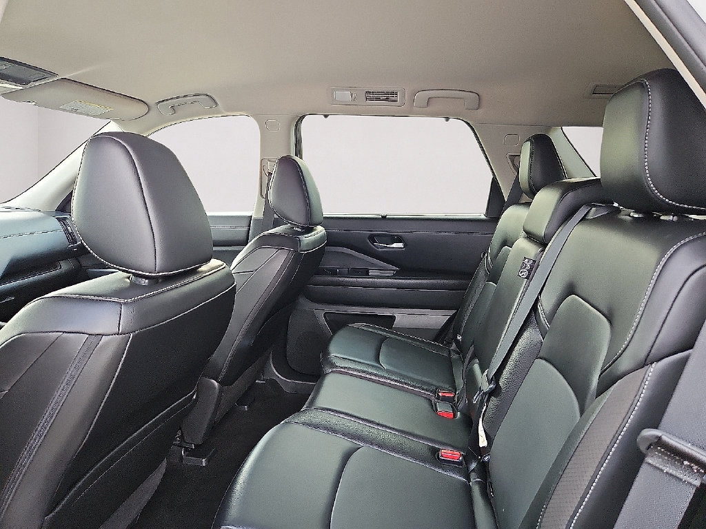 Used 2024 Nissan Pathfinder SL FWD image 18