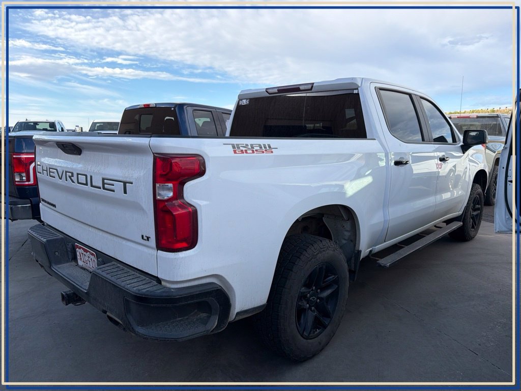 Used 2021 Chevrolet Silverado 1500 LT Trail Boss w/ LPO, Dark Essentials Package AWD/4WD image 3