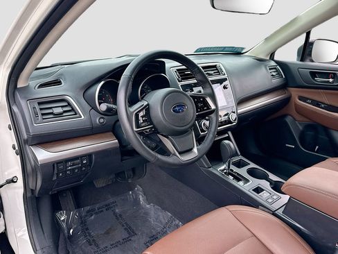 Used 2018 Subaru Outback 2.5i Touring w/ Popular Package #3 image 9