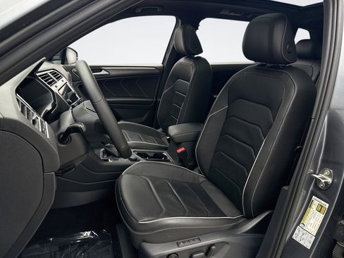 Used 2022 Volkswagen Tiguan SEL R-Line image 11